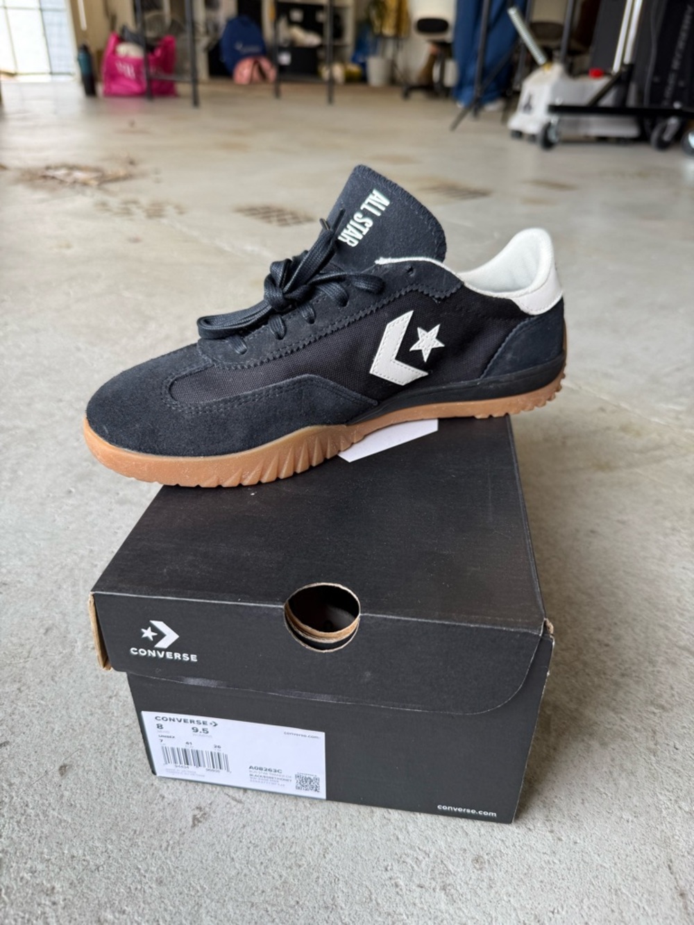 Converse Women's Black and Gum-sole Low Top Sneakers